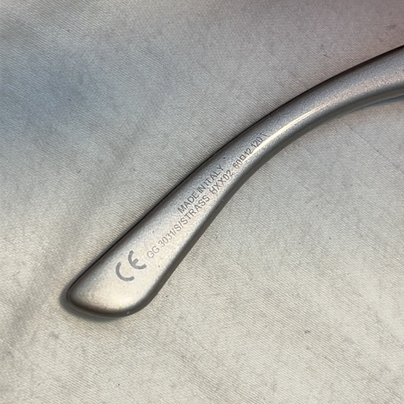 Authentic Gucci plastic frame sunglasses - Picture 9 of 9